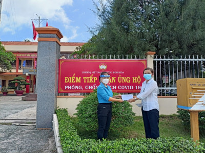 TRƯỜNG MẦM NON HOA CÚC HỖ TRỢ ĐỊA PHƯƠNG CHUNG TAY CÙNG CHỐNG DỊCH COVID-19