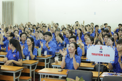 Bí thư Đoàn thanh niên Trường Mầm Non Hoa Cúc tham gia lớp tập huấn bồi dưỡng cán bộ đoàn giáo viên mầm non, tiểu học, trung học cơ sở năm học 2025-2026