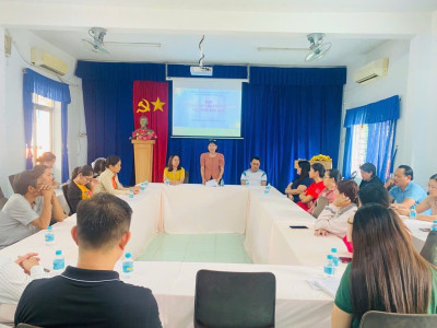 Họp đại diện cha mẹ trẻ giữa năm học