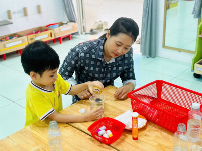 Ngày hội "Ba mẹ đồng hành cùng con trong không gian lớp học thân thương"