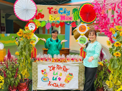 Hoạt động trải nghiệm gian hàng bán hàng rong tại trường mầm non Hoa Cúc