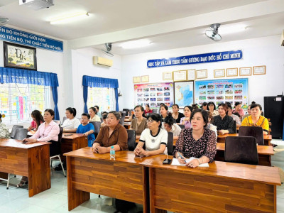 Trường Mầm non Hoa Cúc tập huấn phòng bệnh tay chân miệng cho cán bộ giáo viên nhân viên tại trường