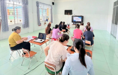 Giáo viên Trường mầm non Hoa Cúc tham gia buối tập huấn trực tuyến hướng dẫn sử dụng phần mềm kế hoạch giáo dục Bão công nghệ (SC)