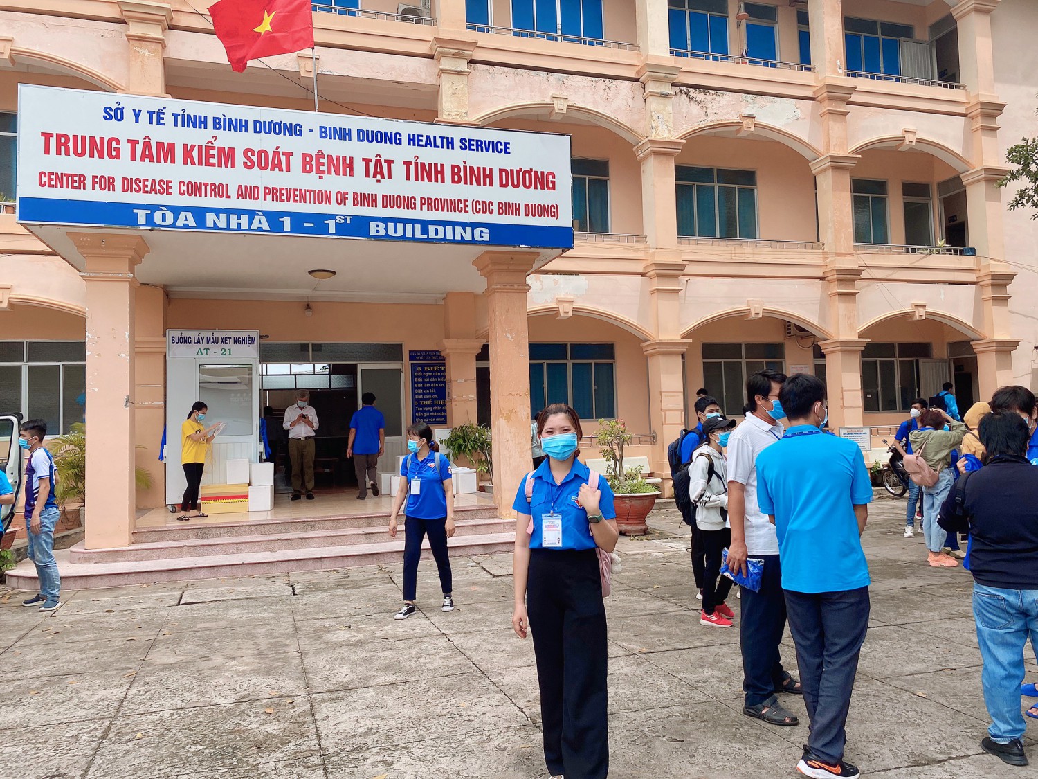 “CHIẾN BINH ÁO XANH”  TRONG TUYẾN ĐẦU PHÒNG, CHỐNG DỊCH COVID-19
