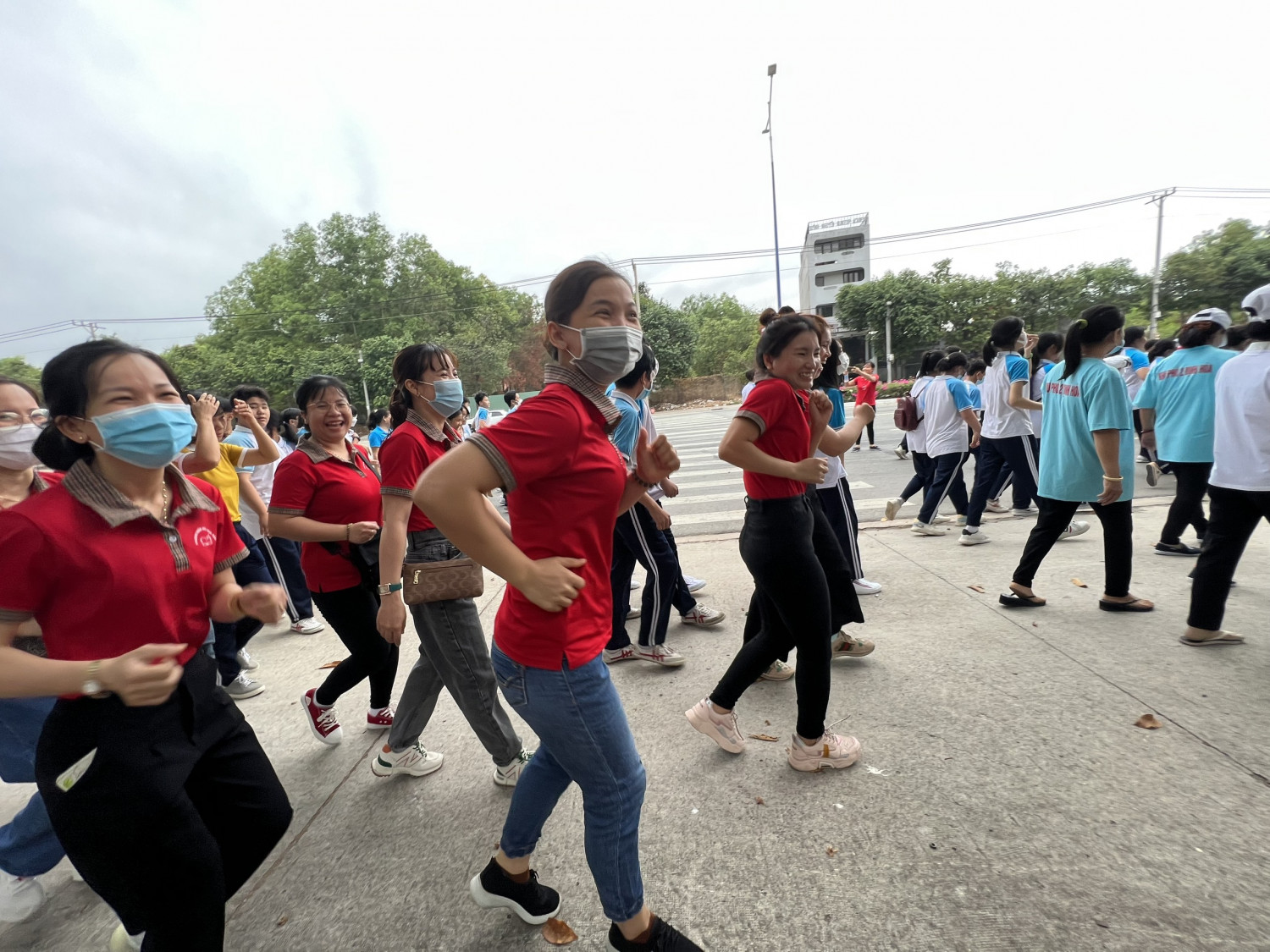 chạy 2