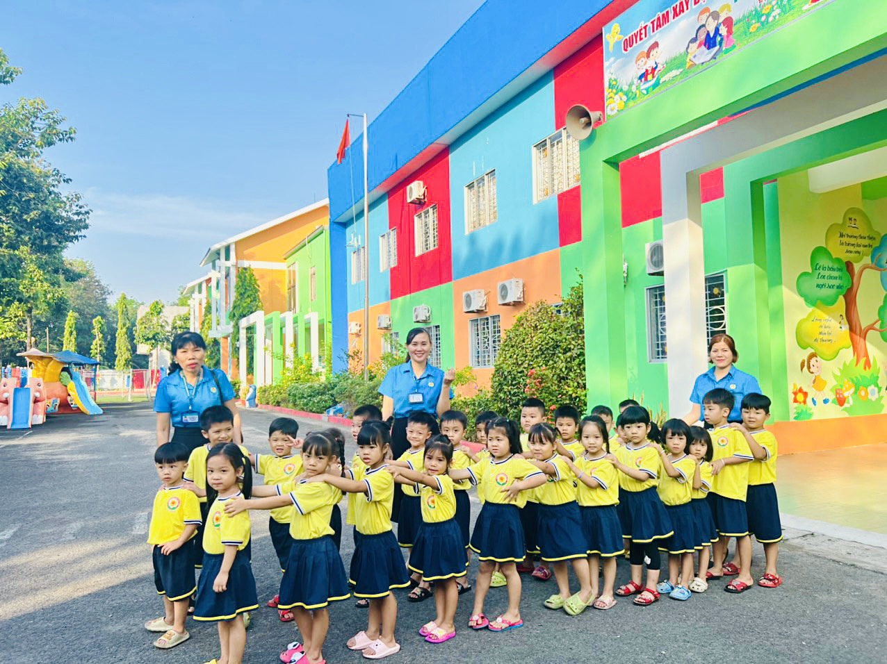 Các bé khối chồi đi tham quan viện bảo tàng tỉnh Bình Dương