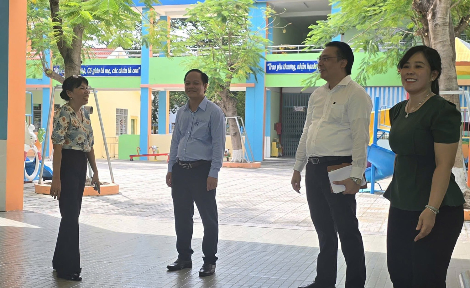 TRƯỜNG MN HOA CÚC ĐÓN TIẾP ĐOÀN CÔNG TÁC CỦA THƯỜNG TRỰC ĐẢNG ỦY PHƯỜNG CHÁNH HIỆP