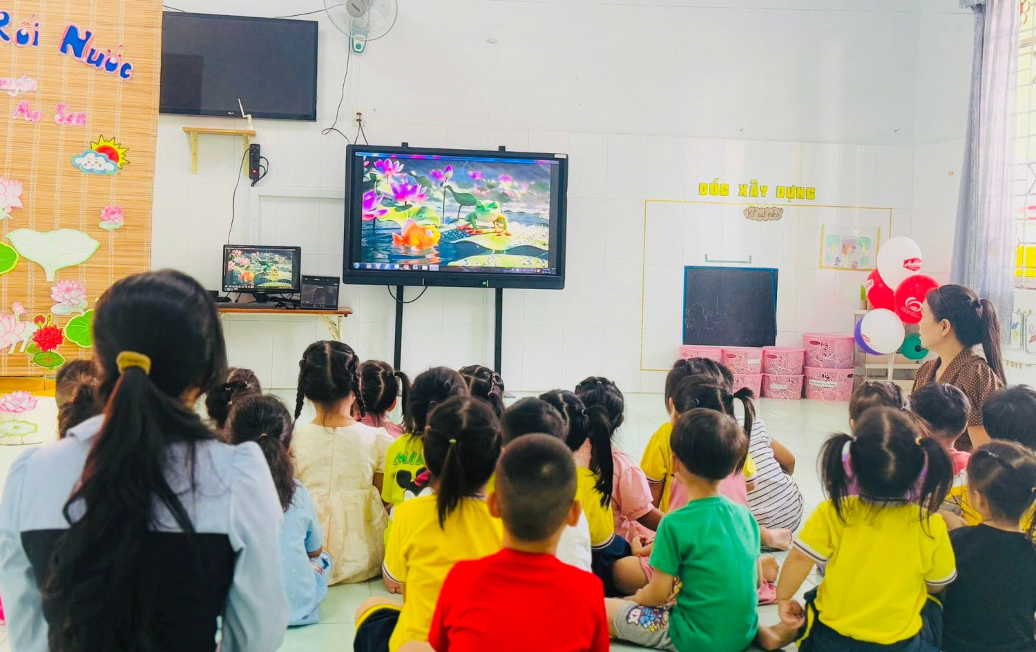 Hoạt động làm quen văn học truyện “ Cơn mưa trên ao sen”