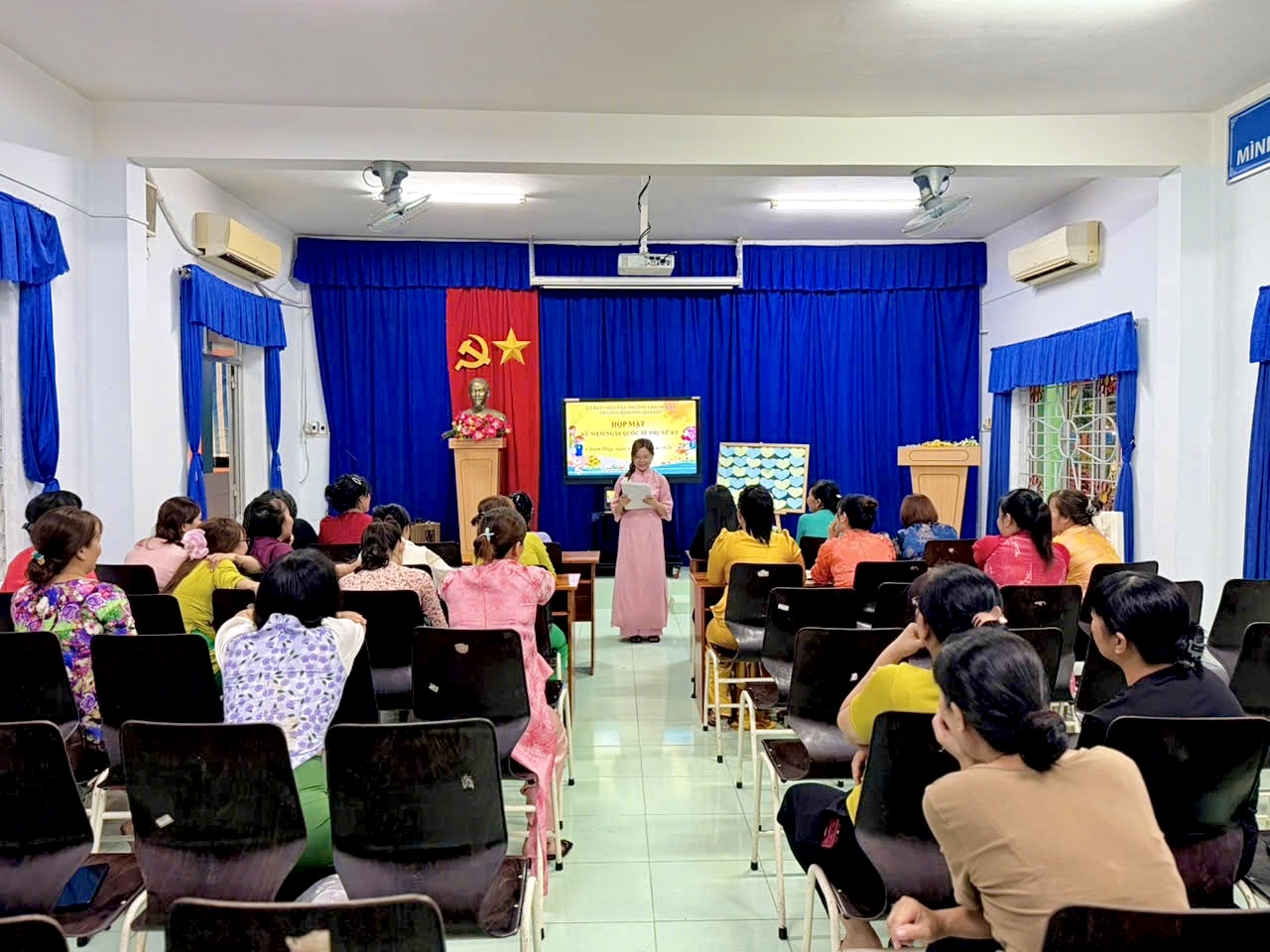 Trường mầm non Hoa Cúc sinh hoạt ngày Quốc tế phụ nữ 8/3